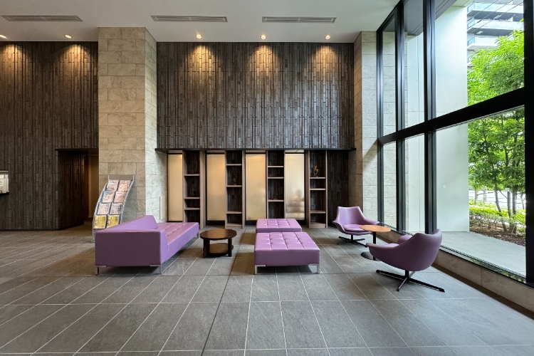 ソライエシティ ザ・パークの2層吹抜けが実現されたエントランスホール